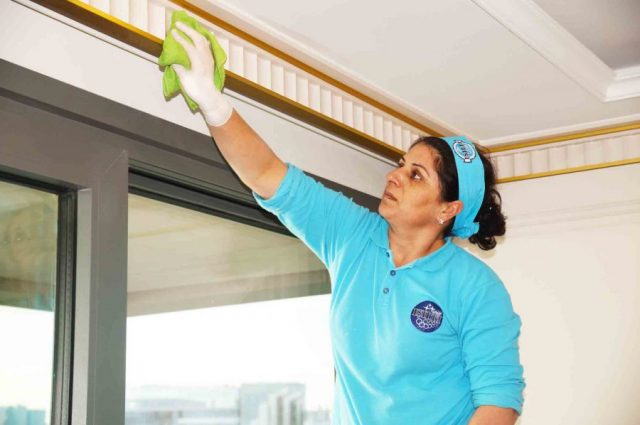 Ev-duvar-temizlik-hizmeti Dezenfektanlı Duvar Temizliği