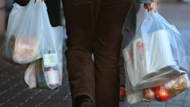 Çevre temizliği için poşetlerin paralı olması iyi oldu