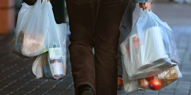 Çevre temizliği için poşetlerin paralı olması iyi oldu